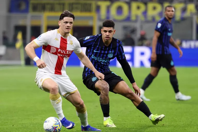 L’Inter si conferma inarrestabile e allo Stadio Giuseppe Meazza supera 2-0 un buon Genoa guidato da Daniele De&nbsp;Rossi.