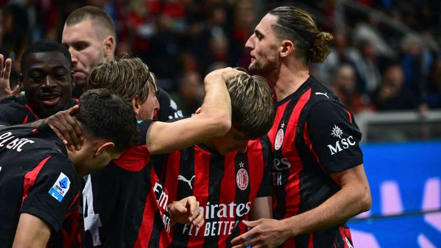 Il Milan vince il derby a Stadio San Siro e accorcia a sette punti il distacco dalla capolista Inter quando mancano dieci giornate alla fine del campionato di Serie A. Si interrompe così la lunga striscia positiva dei nerazzurri, che cadono dopo otto vittorie e quindici risultati utili&nbsp;consecutivi.