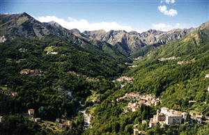 Nel corso della riunione del Centro coordinamento soccorsi convocato dal Prefetto in data odierna al fine di valutare la situazione relativa agli eventi atmosferici nevosi che hanno interessato il versante di Valdilana e della Valle Cervo, è stato evidenziato dai tecnici della provincia che le strade provinciali non sono allo stato percorribili in quanto interessate da slavine e da detriti portati a&nbsp;valle.