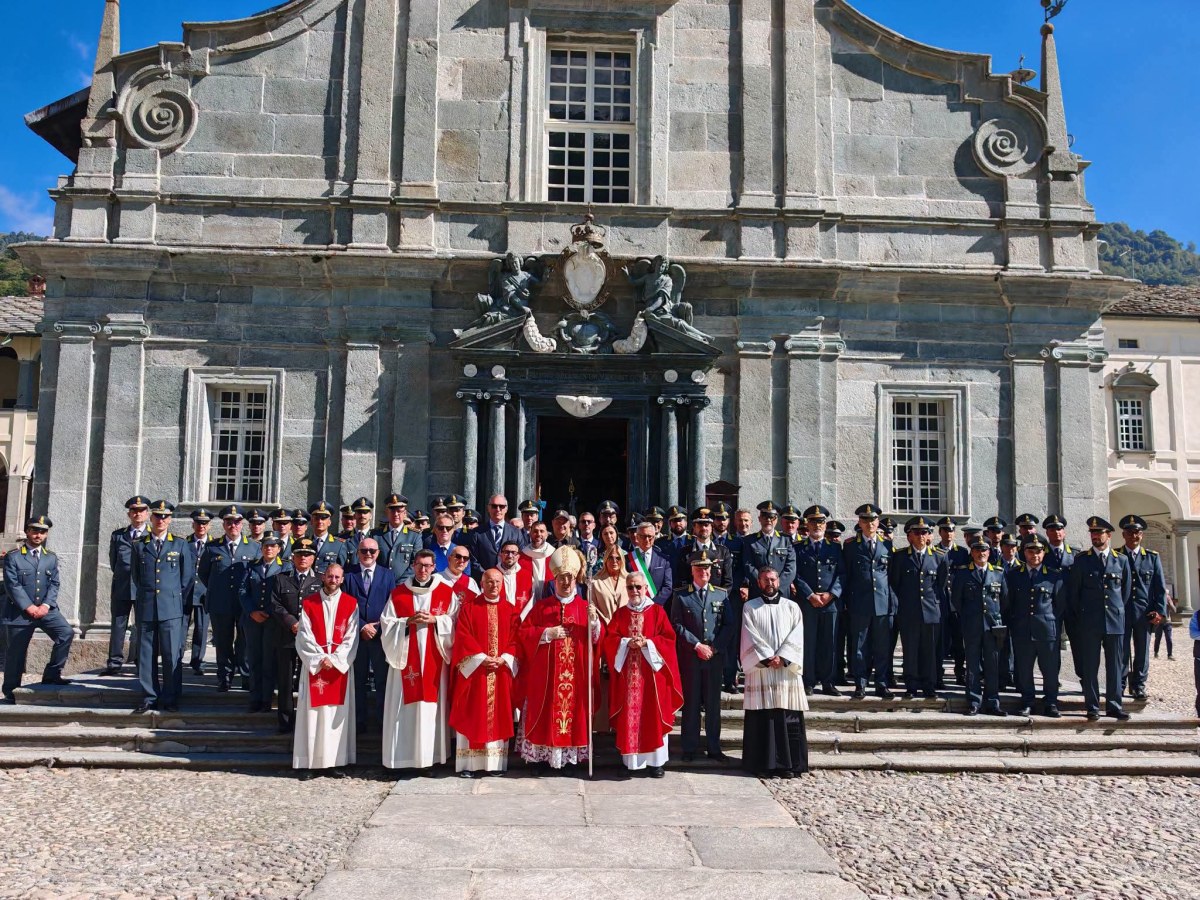 La Guardia di Finanza a Oropa per la festa patronale di San Matteo con il Vescovo di Biella monsignor Roberto Farinella e il Sindaco di Biella Marzio Olivero assieme a tutte le autorità civili e&nbsp;militari