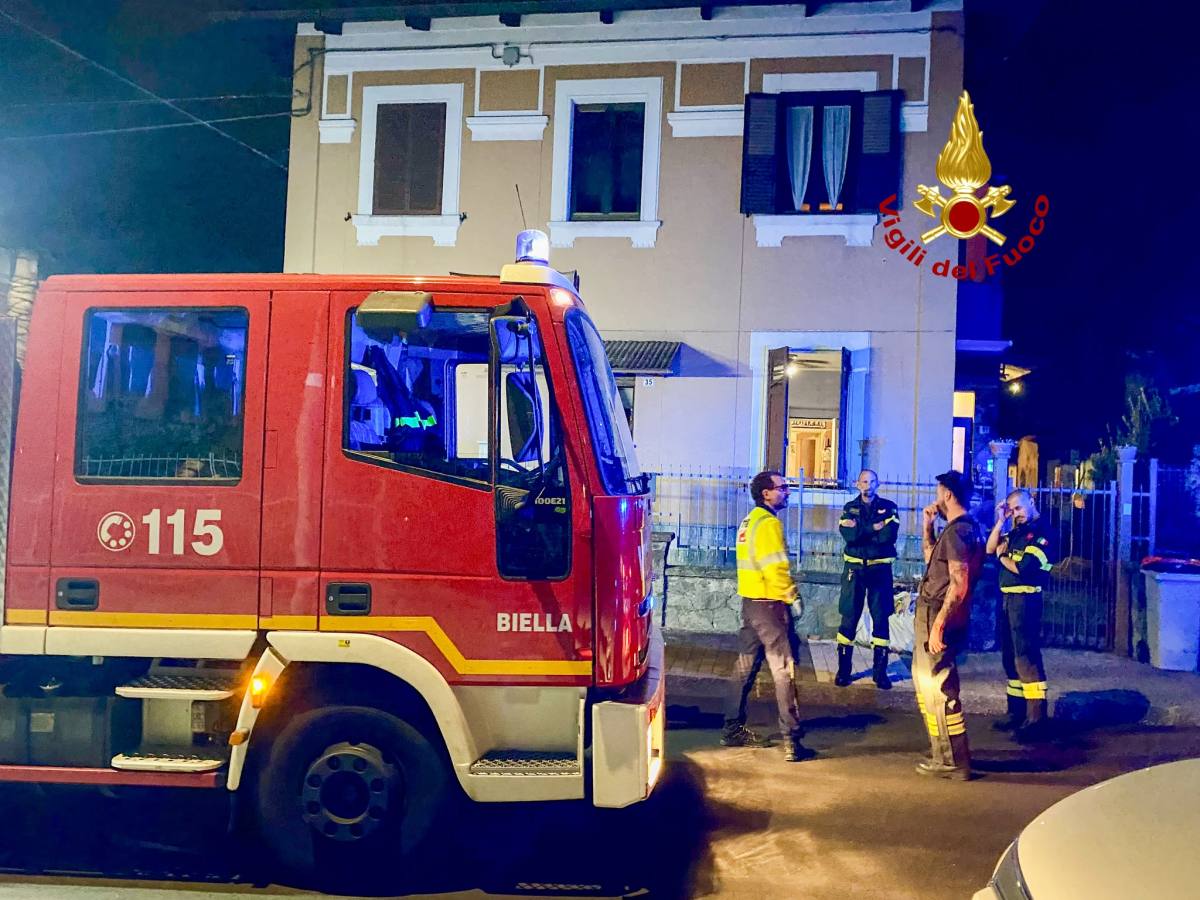 I Vigili del Fuoco bloccano un incendio a Vigliano&nbsp;Biellese