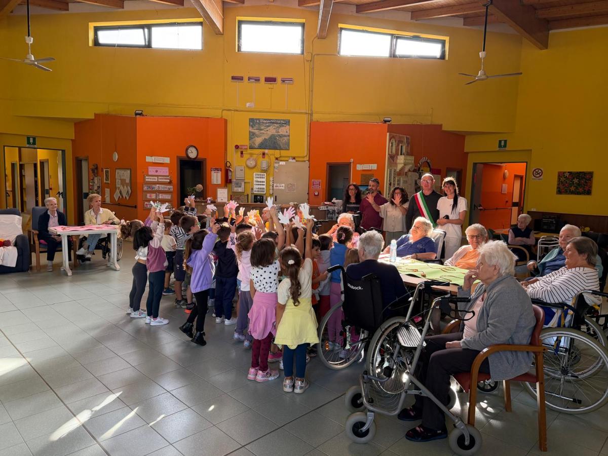 Riparte con successo il progetto intergenerazionale nel Comune di PonderanoAl via il secondo anno di “Relazioni Preziose”: un momento di ascolto, gioco e condivisione tra anziani e&nbsp;bambini
