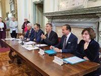 Arcidiocesi di Torino, Regione Piemonte, Città di Torino, Città metropolitana di Torino, Compagnia di San Paolo e Fondazione CRT hanno sottoscritto, questa mattina a Torino in Arcidiocesi,&nbsp; un protocollo d’intesa che avvia un lavoro di ricerca e approfondimento sul patrimonio storico, documentario, spirituale e sociale delle opere del “Chilometro quadrato della Carità”, che costituirà la base per individuare, in dialogo con il Ministero della Cultura, il percorso di candidatura nell’ambito dei programmi&nbsp;UNESCO.
